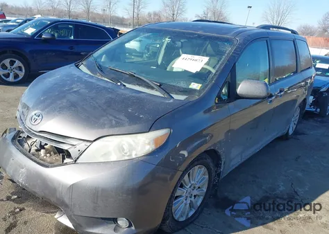 2012 Toyota Sienna Xle 7 Passenger z USA, uszkodzony, nr VIN 5TDDK3DC5CS044126